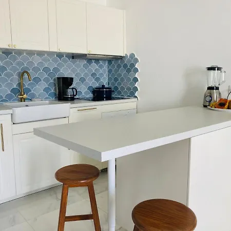 Arnold's Ocean View, Air Conditioner, Адехе